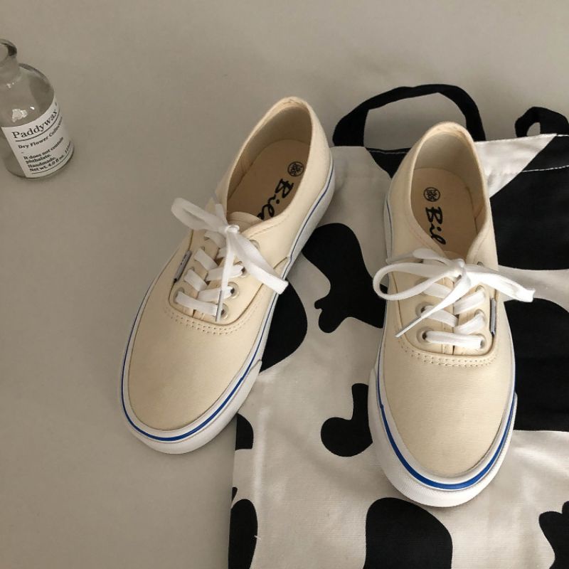 Giày ulzzang đế bằng màu sữa viền xanh