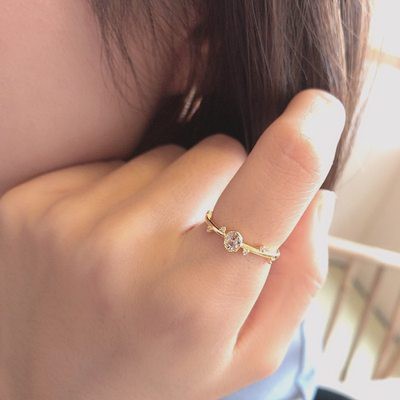 Nhỏ tươi dễ thương 14K mạ vàng kim cương nhỏ mảnh mai chi nhánh sang trọng tinh tế nhẫn nữ