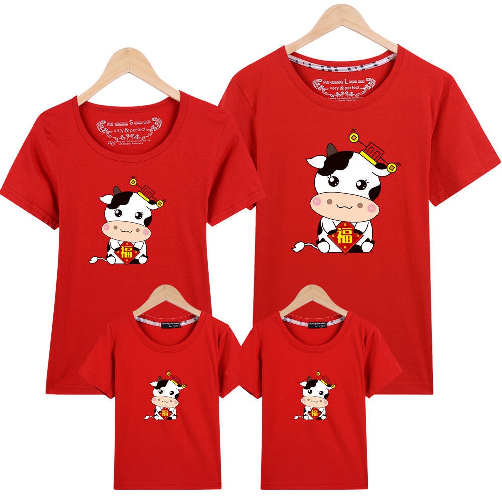 váy trẻ em♞2021 mới hợp thời trang gia đình ba hoặc bốn áo thun cotton ngắn tay cha mẹ, năm con bò màu đỏ, hoàng