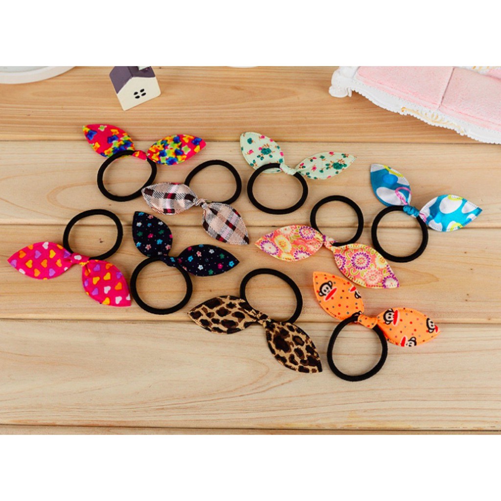 combo 20 cột tóc. giá 42k/20 cái cột tóc tai thỏ rất dễ thương lun. 20 cái đủ màu. nhanh tay đặt hàng nha các bạn.