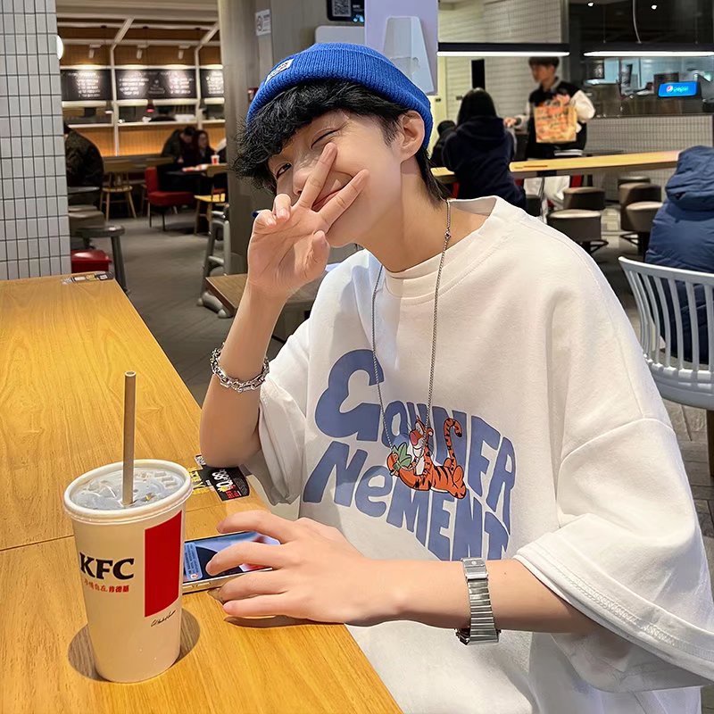 Áo Thun Tay Lỡ Cổ Tròn Dáng Rộng In Chữ Và Hoạt Hình Thời Trang Cho Nam Size M-8XL