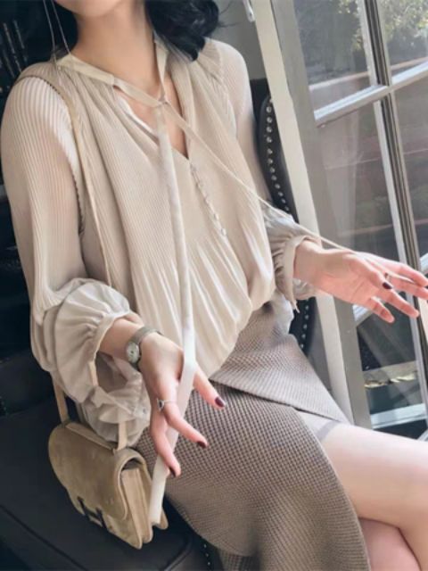 Áo sơ mi voan xếp ly