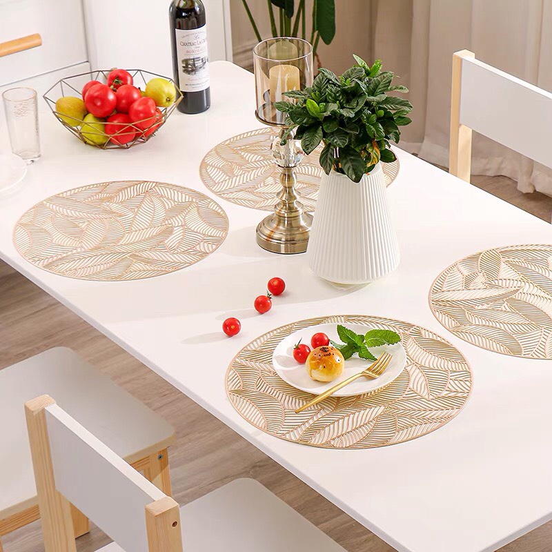 Tấm lót bàn ăn, lót lọ hoa, placemat, nhựa dẻo màu bạc và vàng, đường kính 38cm, xinh, rẻ, tiện lợi