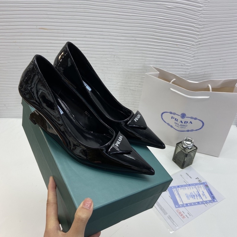 Giày cao gót mũi nhọn đế cách điệu mã mới 2022