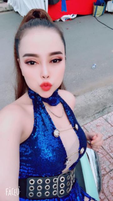 Jump cổ yếm dây tua rua