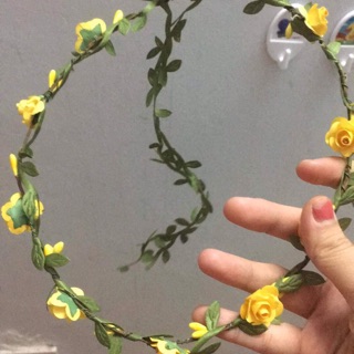 Vòng hoa đội đầu