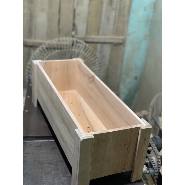 Chậu trồng cây hình chữ nhật  , gỗ tự nhiên / dài 70cm , rộng 25cm , cao 25cm