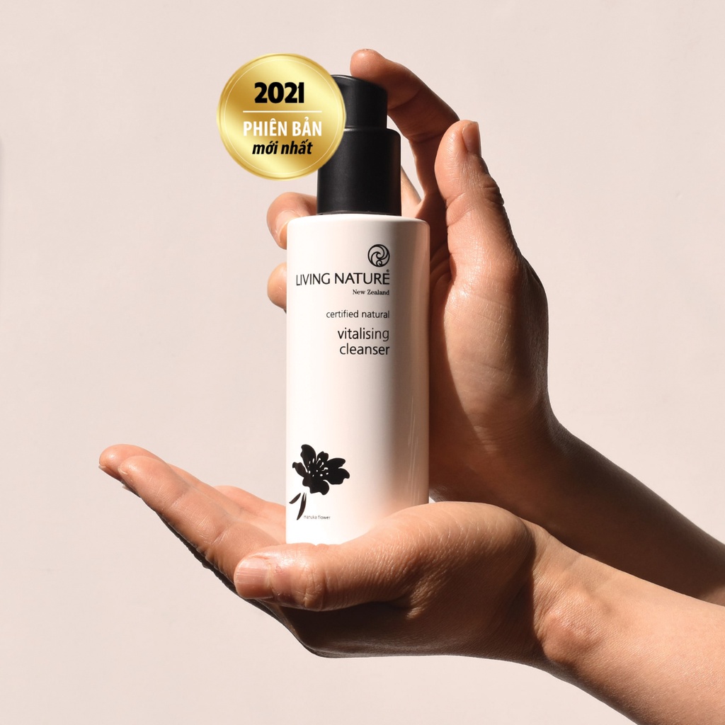 [Official Store] Sữa rửa mặt nhẹ dịu cho da thiên khô Living Nature Vitalising Cleanser 120ml | BigBuy360 - bigbuy360.vn