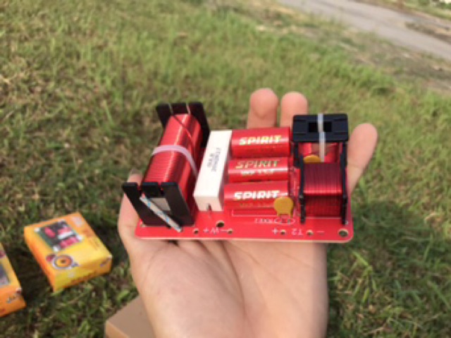 Phân tần xịn , lắp loa gia đình . 2 đường tiếng , 1 bát 2 tep hoặc 1 bass 4 tep