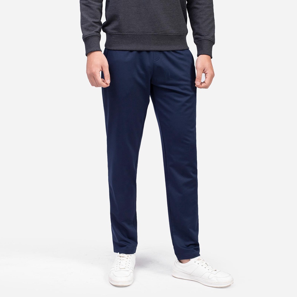 Quần thu đông nam Aristino APA002W1 chất liệu polyester giúp quần sáng bền màu phom regular giữ ấm