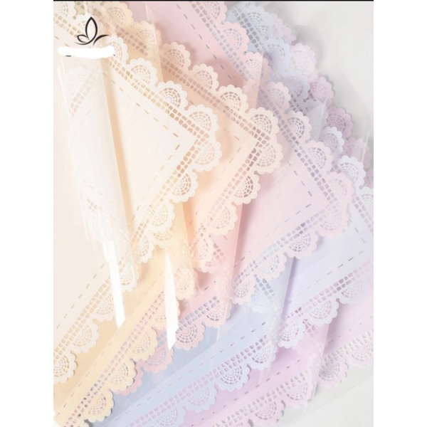 1 xấp 20 tờ giấy bó hoa viền bèo