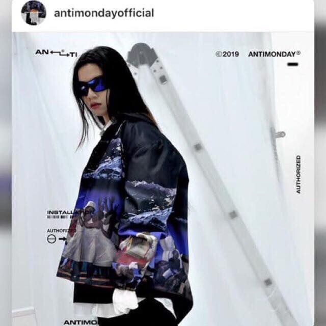 Jacket antimonday