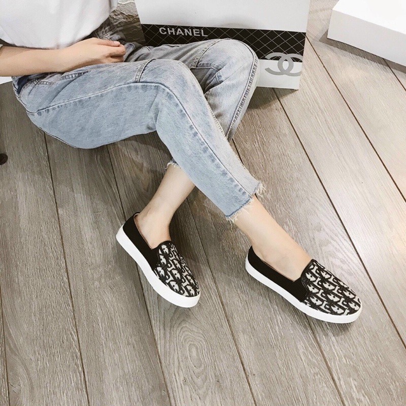 Giay lười / giày bệt chữ DI O đế trắng