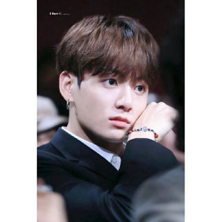 Vòng tay Jungkook kết hạt dễ thương
