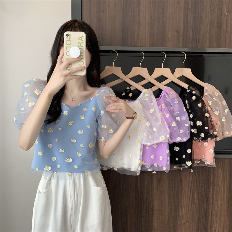 Áo dáng ngắn IELGY tay phồng cổ chữ V in hình hoa cúc nhỏ phong cách Pháp thời trang mùa hè 2022 dành cho nữ