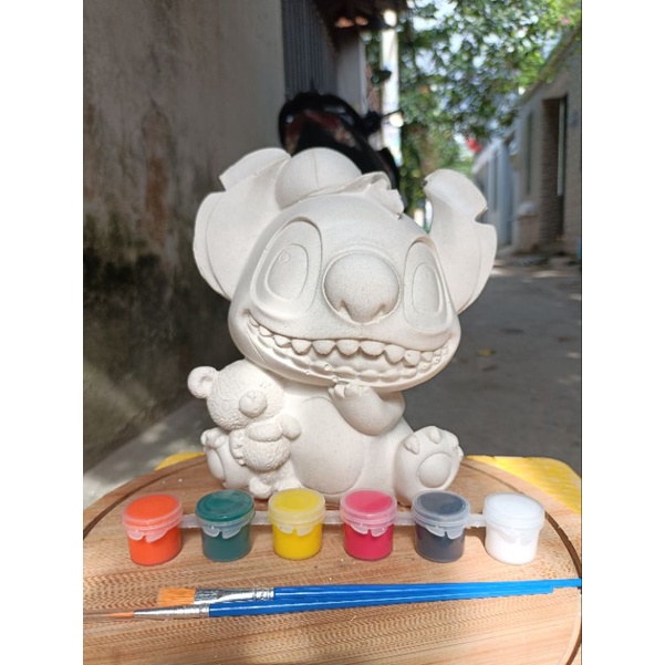 tượng thạch cao stitch ôm gấu
