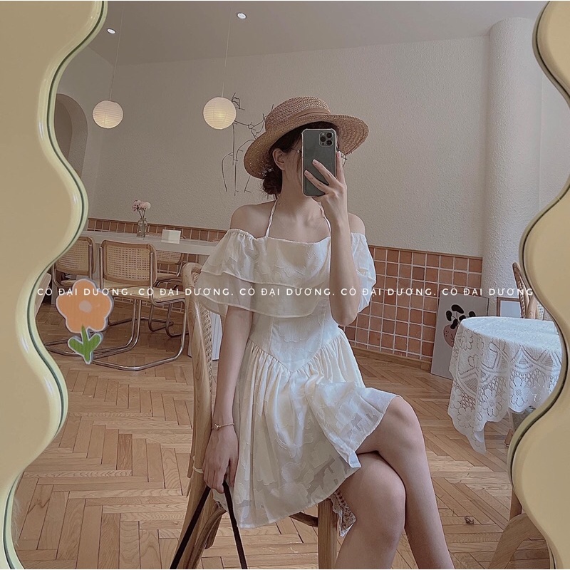 váy trễ vai buộc cổ