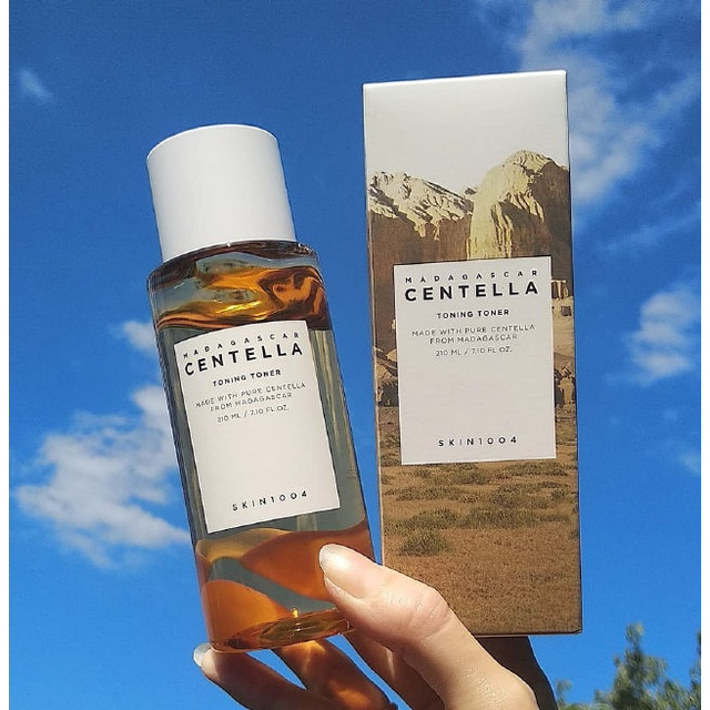 Nước hoa hồng Skin1004 Madagascar Centella Toning 210ML