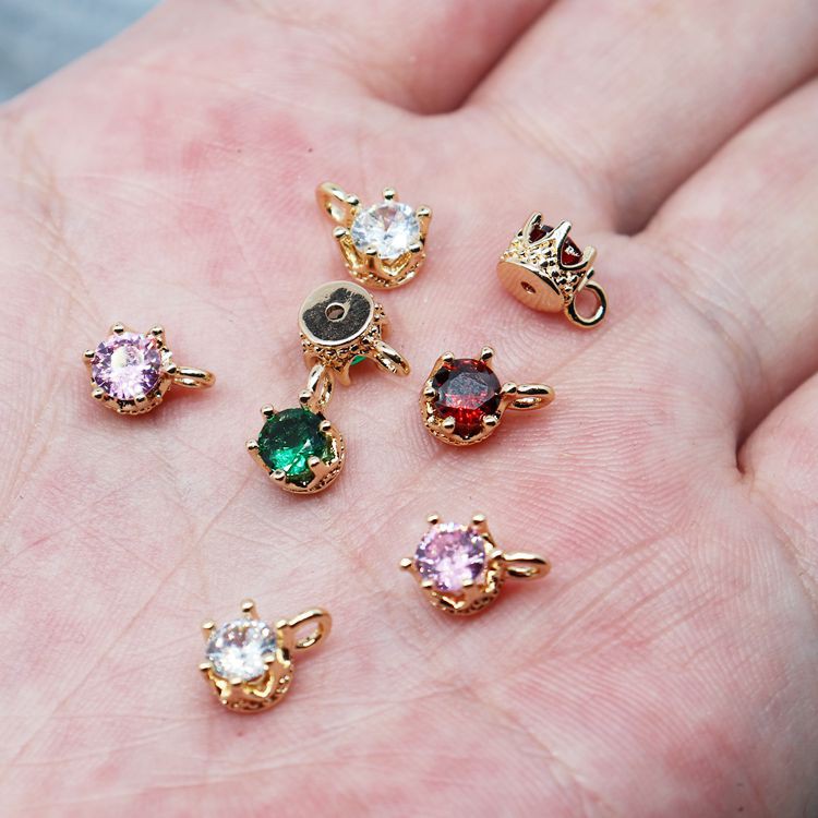 Mặt Dây Chuyền Hình Vương Miện Vàng 18k Đính Đá Zircon 4 Màu