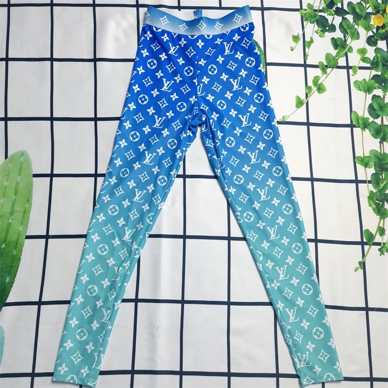 Bộ gym hoạ tiết Lv