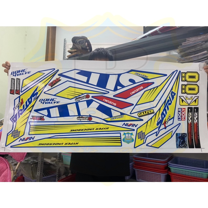 ( Quí khách vui lòng mang ra tiệm cho thợ dán ) Tem Satria xăng cơ xanh gp