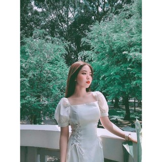 Đầm trắng cổ vuông đan dây eo
