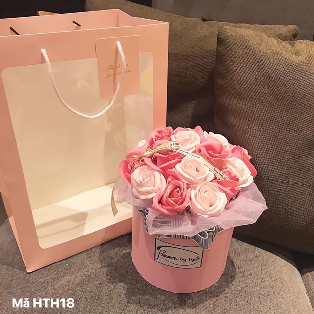 Hộp hoa sáp thơm quà 8/3 để bàn