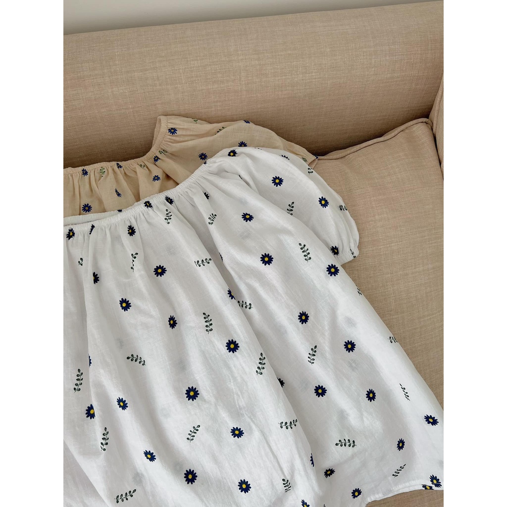 Áo sơ mi trễ vai hoa nhí 2 màu trắng và be chất vải thô xước hot hít - SMTV02