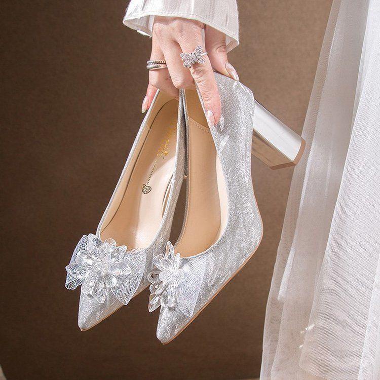 Giày Cao Gót Đính Kim Sa Lấp Lánh Hai Cách Mang Thời Trang Pháp Sang Trọng Dành Cho Cô Dâu