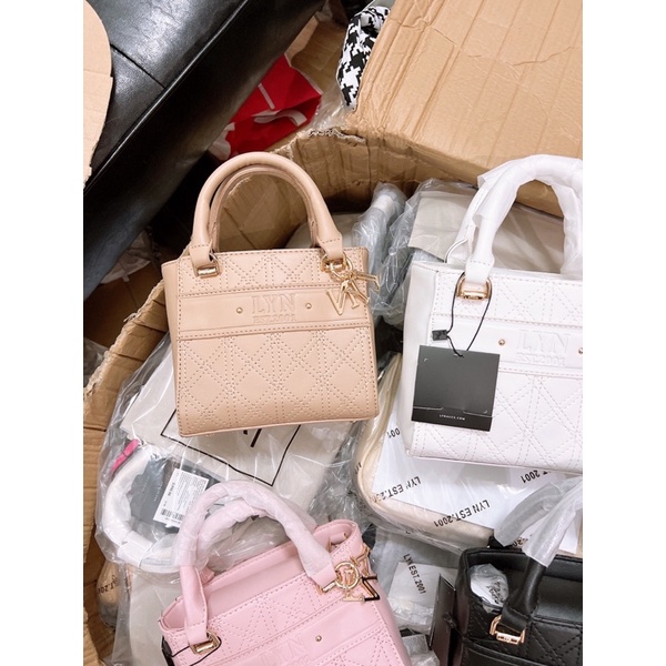 𝐓𝐮́𝐢 lyn tay cầm ô trám