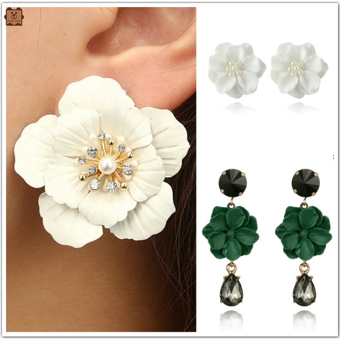 Khuyên tai hình hoa trà trắng đính đá ngọc trai thanh lịch cho nữ