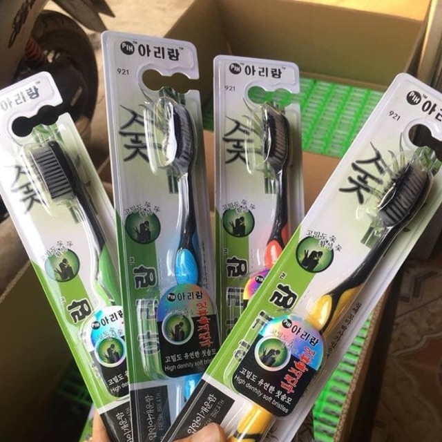 ‼️‼️‼️ Em này đang hot rần rần phải ko nhỷ ? Hot là có nhá Bàn chải than tre Hàn Quốc mẫu mới .🤩 Giá iu #80k/10c Cả hộp