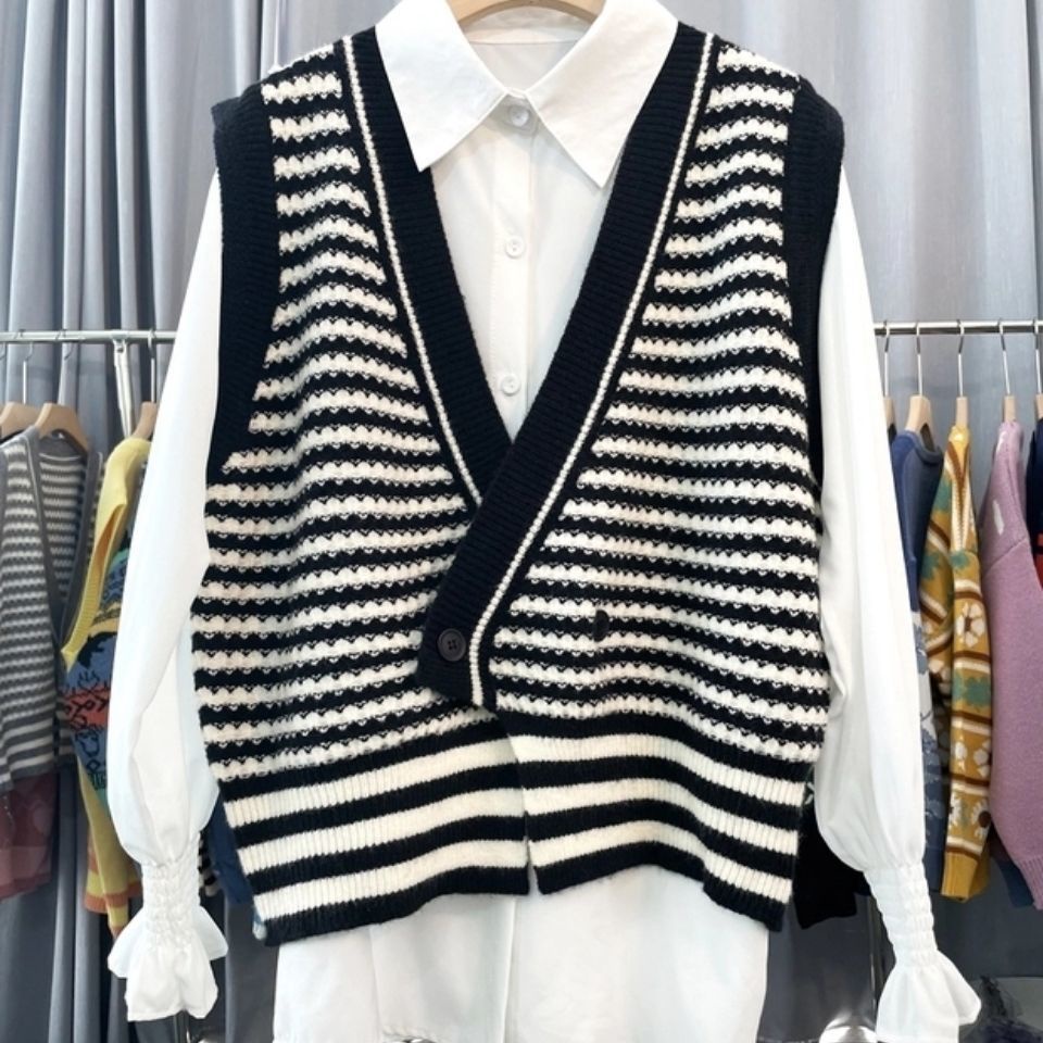 Áo gile len Hàn Quốc croptop Kẻ Sọc Kiểu Cổ V Hàn Quốc Họa Tiết Dễ Thương Ulzzang thời trang Xiaozhainv vn | BigBuy360 - bigbuy360.vn