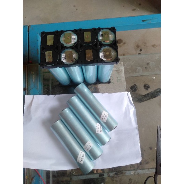 1 cell pin lifepo4 33140 3,2v_15ah max xả 250cca hàn 2 đầu kẽm ,tặng kèm khung
