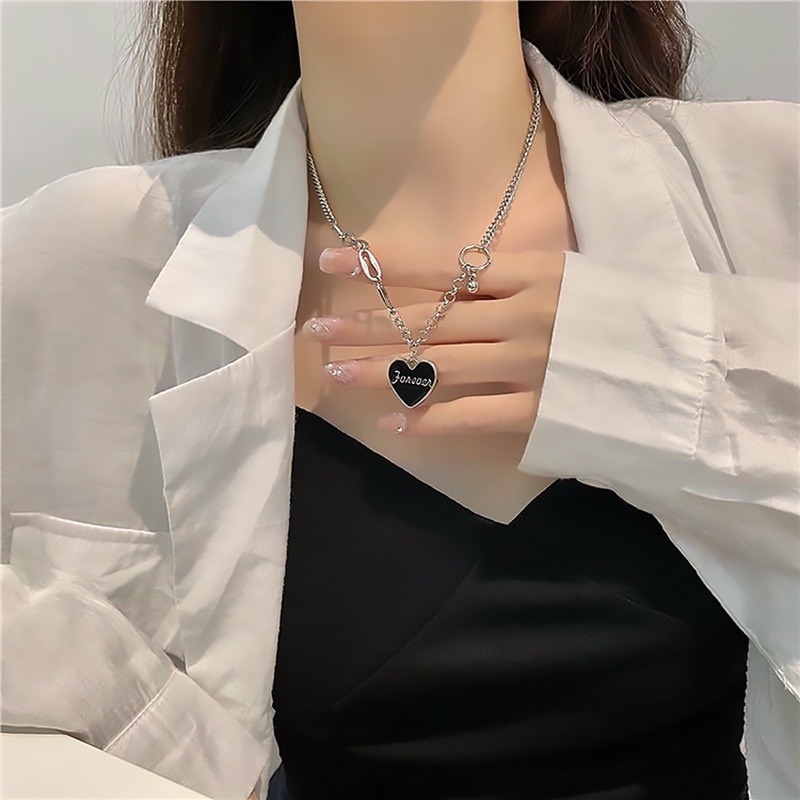 Vòng cổ Thép Titan Màu Đen Phối Mặt Dây Hình Chữ love Phong Cách hip hop Thời Trang