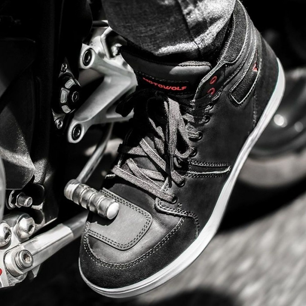 Giày Bảo Hộ Motowolf Dáng Sneaker Cổ Cao Cho Nam Màu Đen Churnix