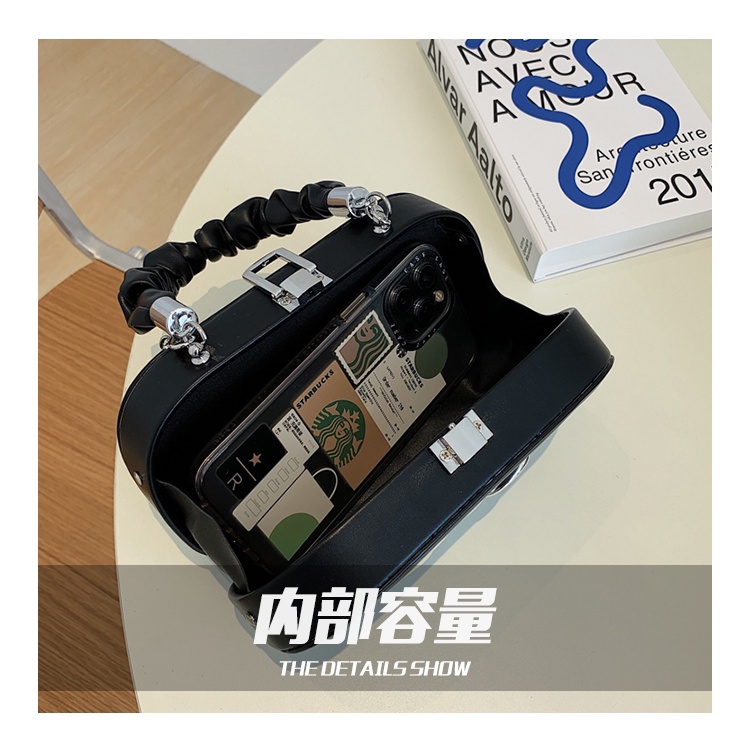 Túi xách đeo chéo vai JASMIN NOIR hình hộp vuông phối dây xích chất lượng cao thời trang độc chất lượng cao đáo cho nữ