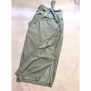 Chân váy midi xẻ tà cột dây