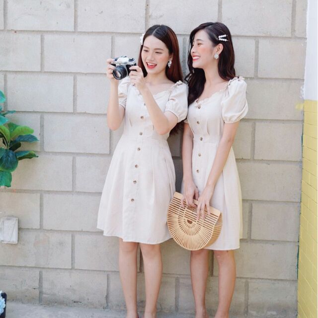 Đầm caro nút gỗ tay phồng
