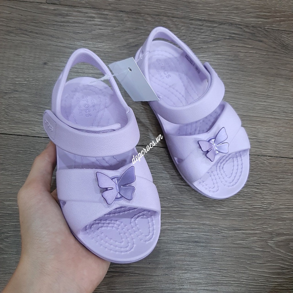 Sandal crocs bé gái chính hãng, sandal crocs keely bé gái màu tím gắn hình bướm - crocs house