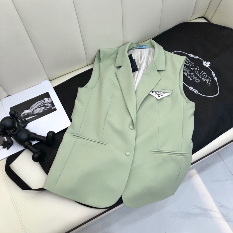 Áo vest ghi lê sành điệu cho nữ thương hiệu thời trang cao cấp Prada 2021