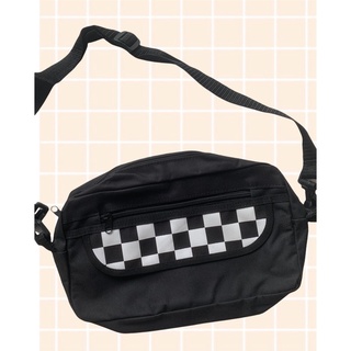 Túi đeo chéo hoạ tiết caro