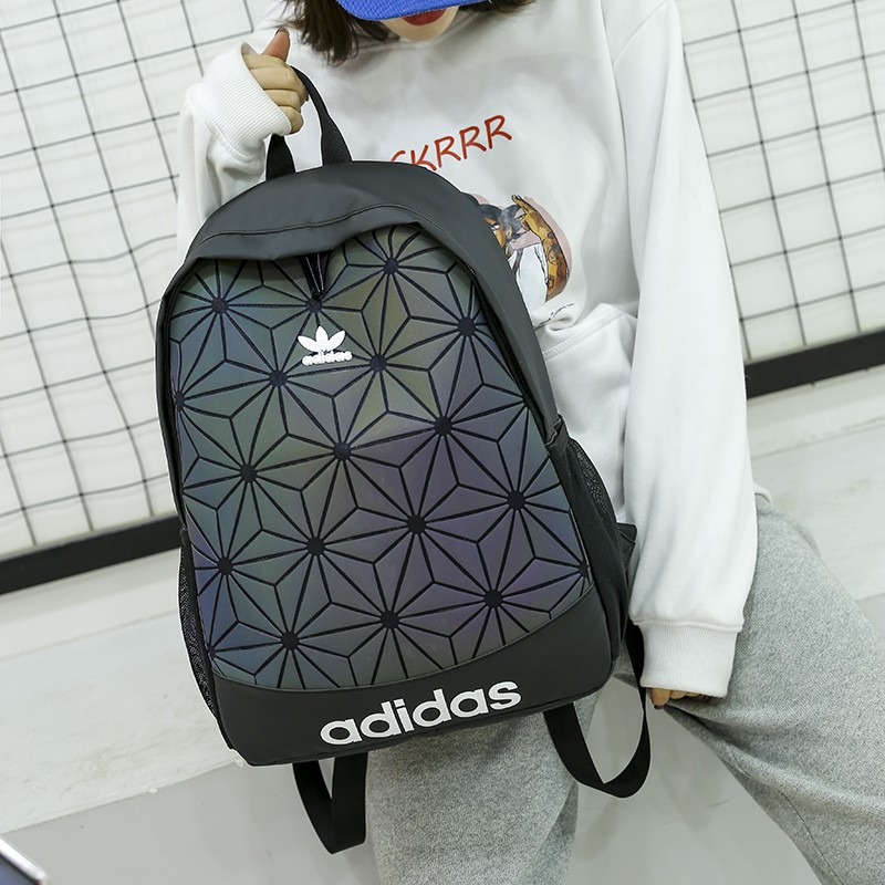 Ba lô phản quang 3D Trefoil thiết kế đẹp mắt và sang chảnh with 2 side pockets