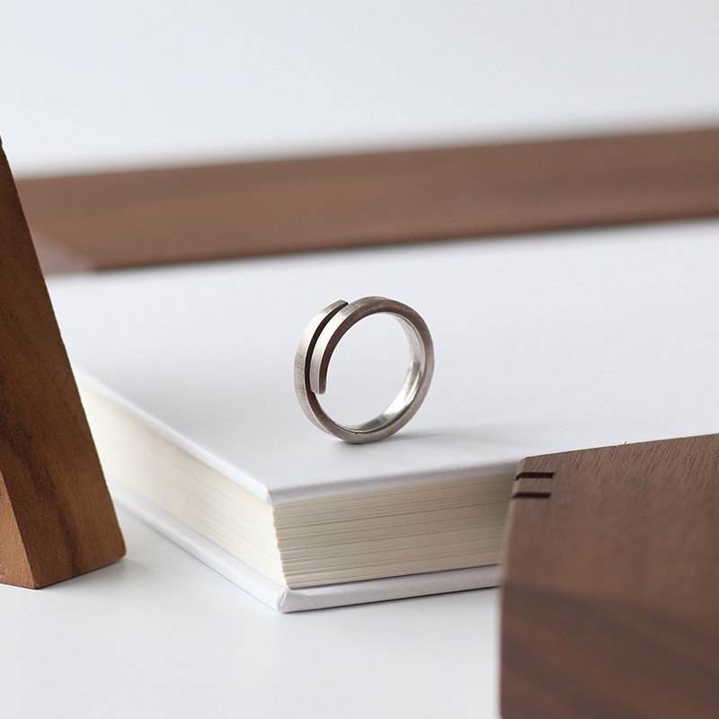 Nhẫn nam nữ tròn SAZ màu bạc thời trang chất Titan đẹp đơn giản không gỉ - Nhẫn SAN Ring