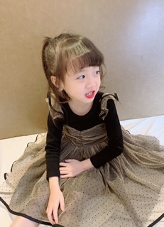 Váy ren chấm cho bé gái