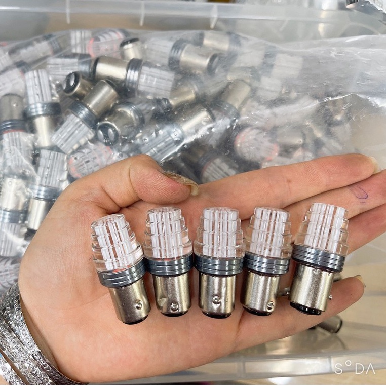 Nháy hậu 7 màu hình tháp siêu sáng siêu bền