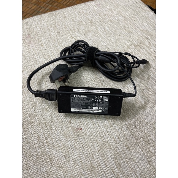 Sạc laptop toshiba bóc máy 19v-3,95a sử dụng tốt