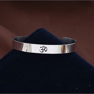 Vòng Tay TiTanium Khắc Chữ OM