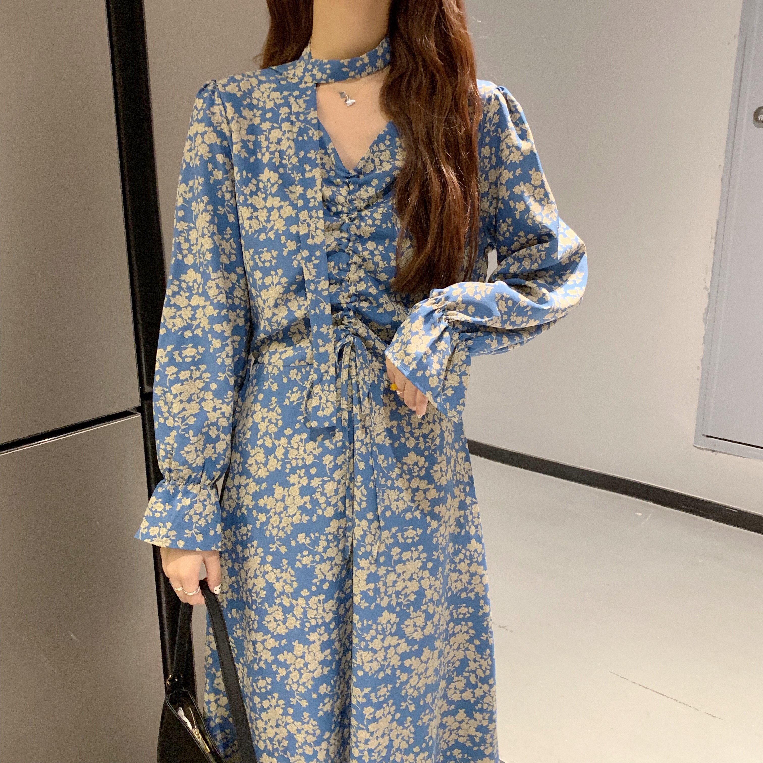 Đầm nữ dài tay bồng Retro 2021, Váy vintage tiểu thư dáng dài xòe màu đen xanh cổ V tặng kèm dây sang chảnh hàn quốc | BigBuy360 - bigbuy360.vn