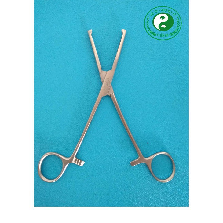 Pank , kéo , nỉa, kim mang kim..... dụng cụ y tế cho gia đình